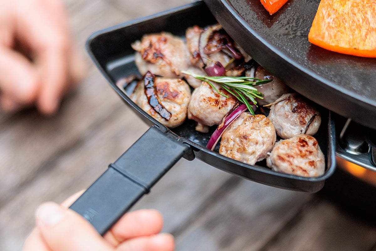 CIRCLE 35 Pan Set with pans keeping food warm